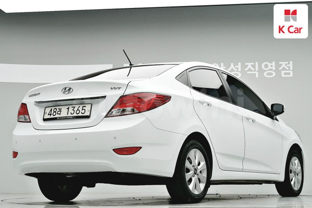 KMHCT41BEHU279794 2017 HYUNDAI ACCENT  1.4 VVT MORDERN-1