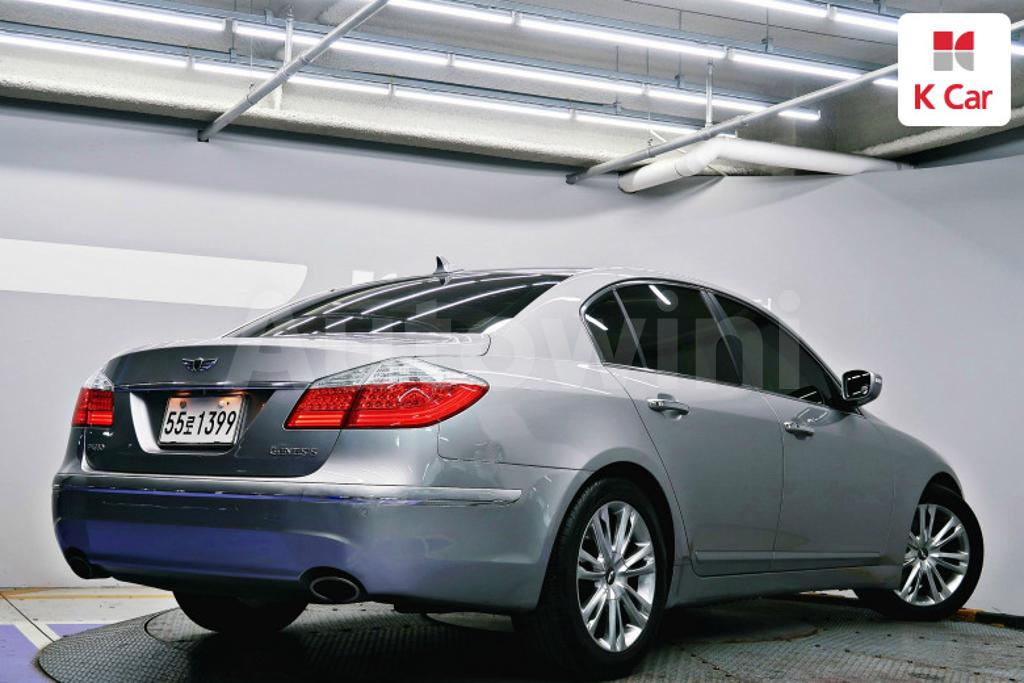 KMHGC4DE7BU121506 2011 HYUNDAI GENESIS-2