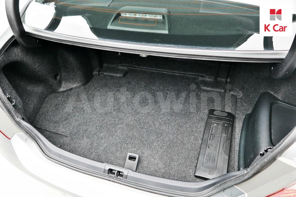 2016 TOYOTA  CAMRY HYBRID XLE - 19