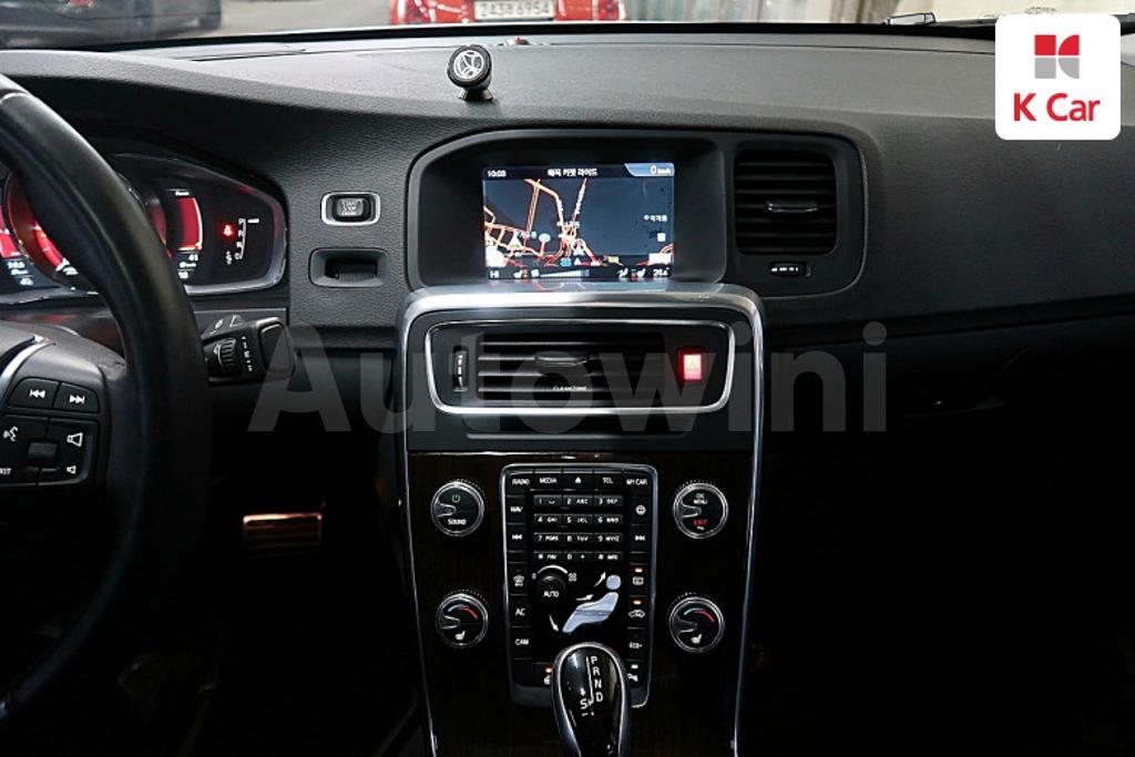 2017 VOLVO S60 D4 - 11