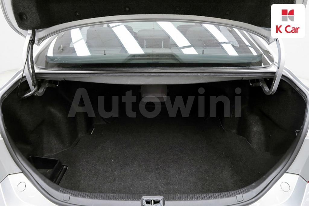 2011 TOYOTA CAMRY XLE - 20