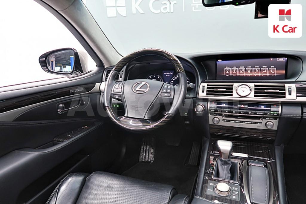 2015 LEXUS LS460 AWD - 9