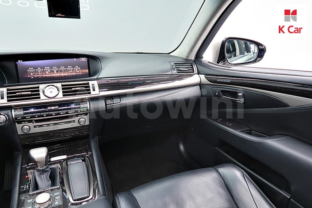 2015 LEXUS LS460 AWD - 10