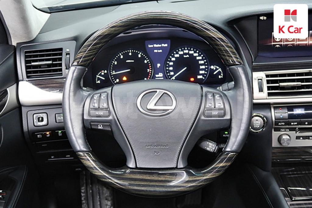 2015 LEXUS LS460 AWD - 11
