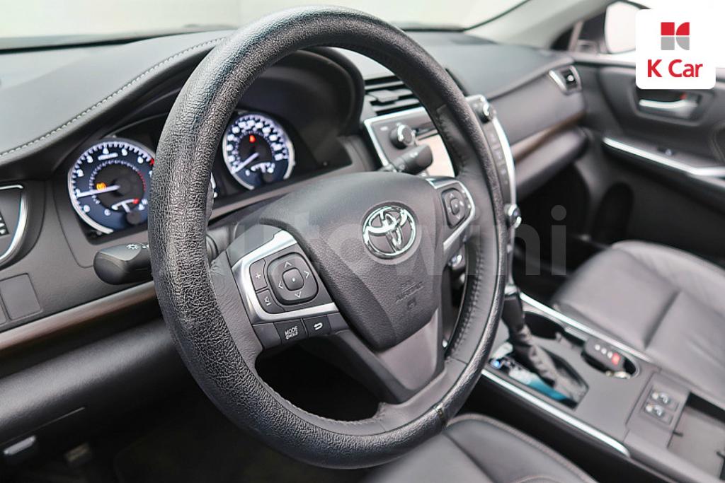 2017 TOYOTA  CAMRY 2.5 XLE - 8