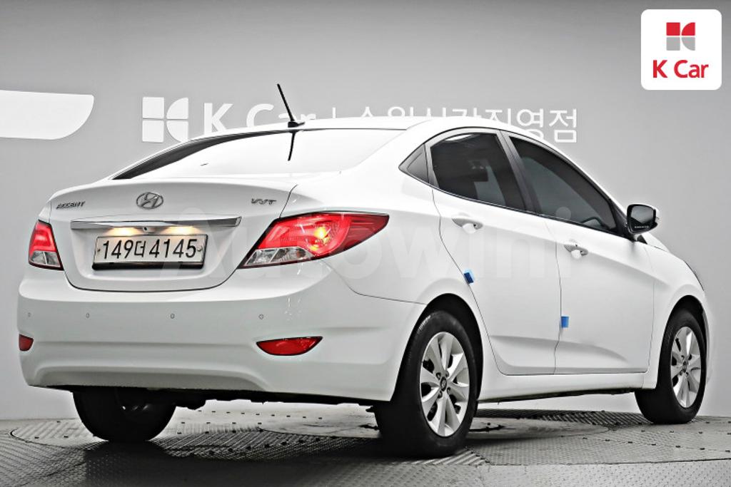 KMHCT41BEHU312064 2017 HYUNDAI ACCENT  1.4 VVT MORDERN-1
