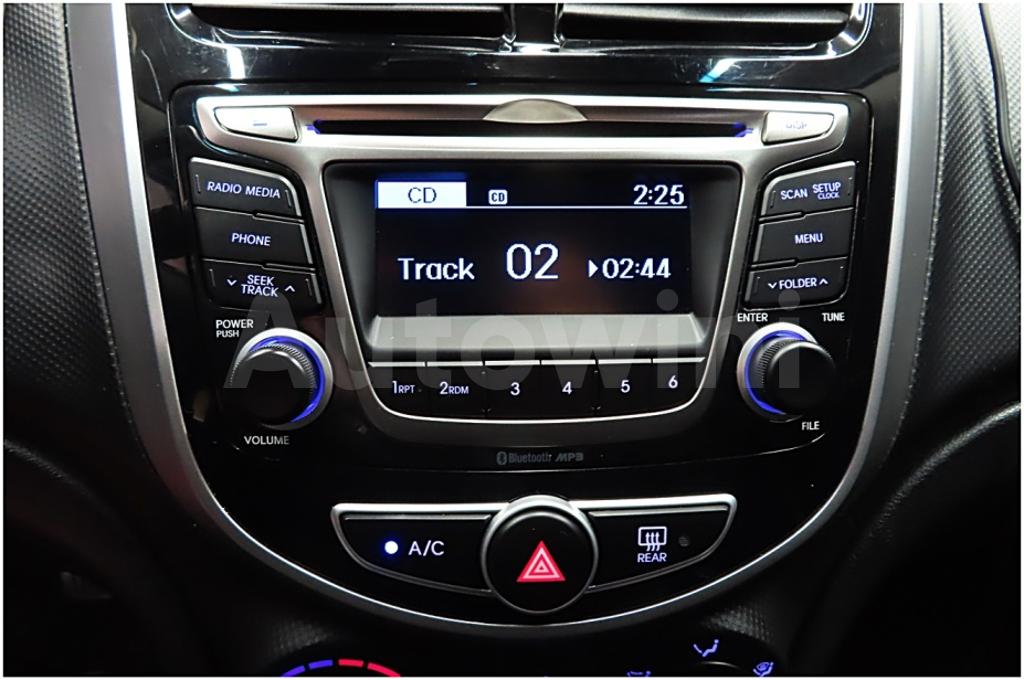 2017 HYUNDAI ACCENT  WIT 1.4 VVT MORDERN - 28