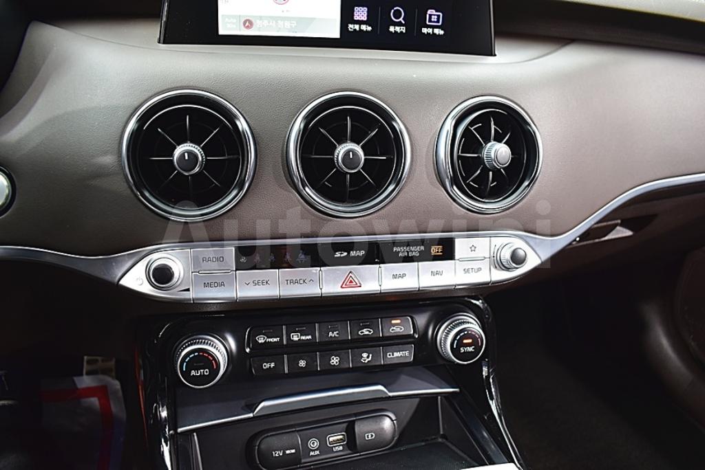 2019 KIA STINGER 2.0 TURBO AWD - 24