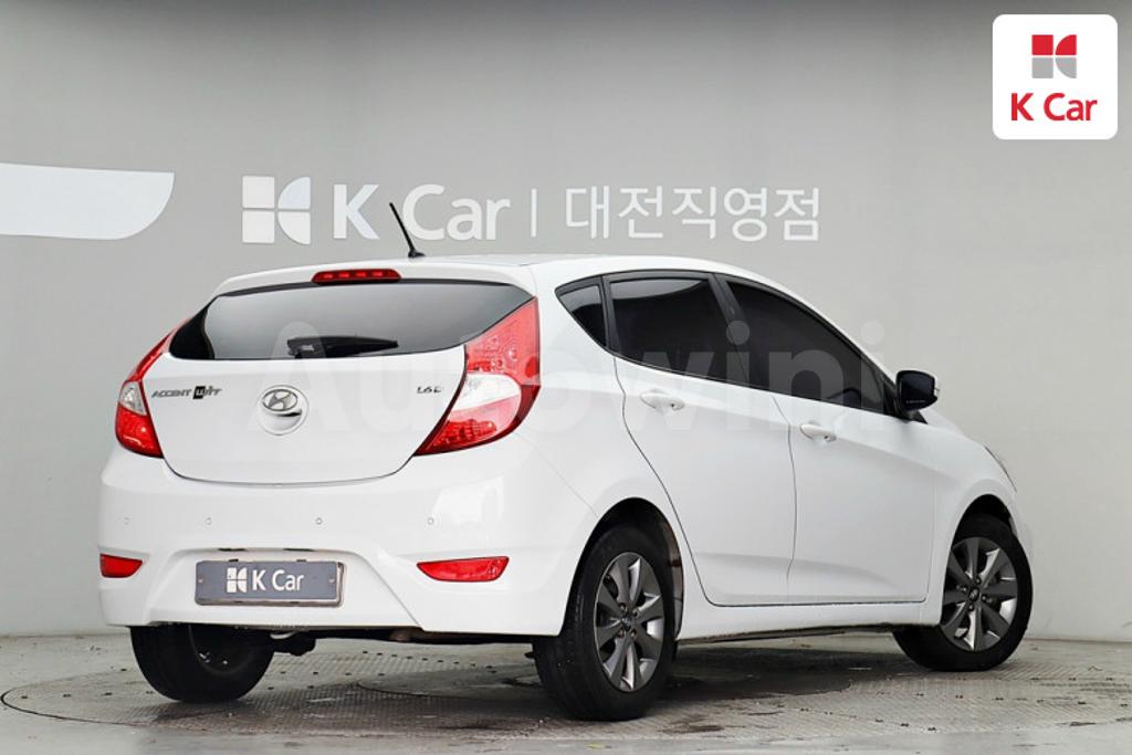 KMHCT51UGKU389370 2019 HYUNDAI ACCENT  WIT DIESEL 1.6 VGT MORDERN-2