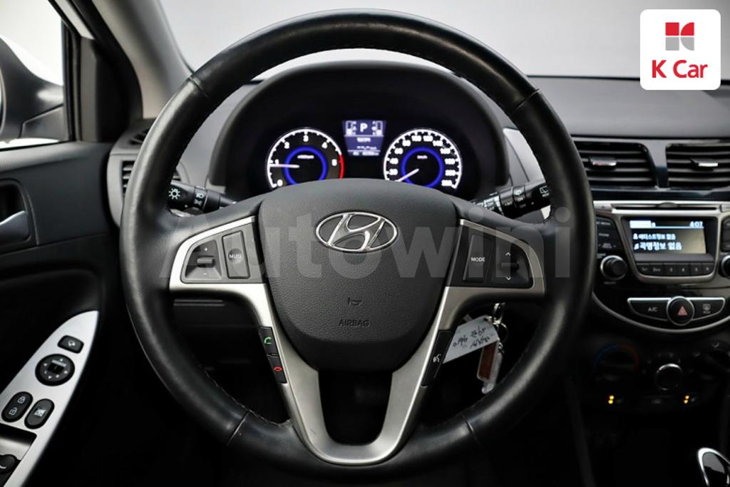 2019 HYUNDAI ACCENT  WIT DIESEL 1.6 VGT MORDERN - 8