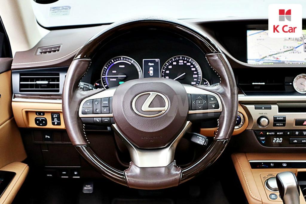2017 LEXUS  ES 300H SUPRME - 11