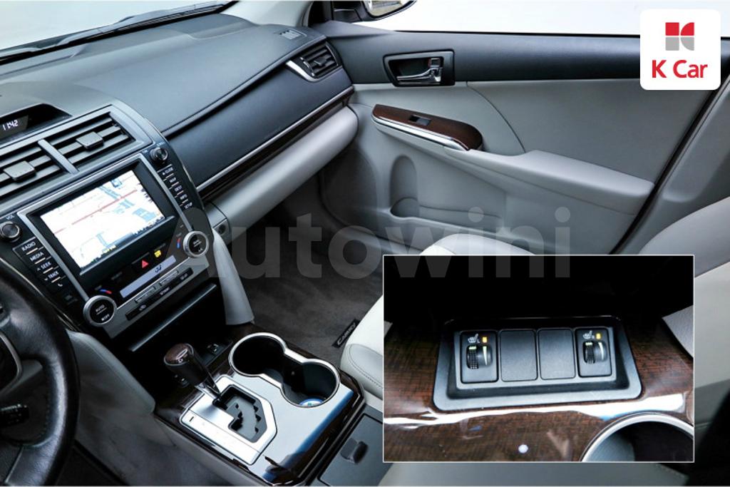 2012 TOYOTA  CAMRY 2.5 XLE - 8
