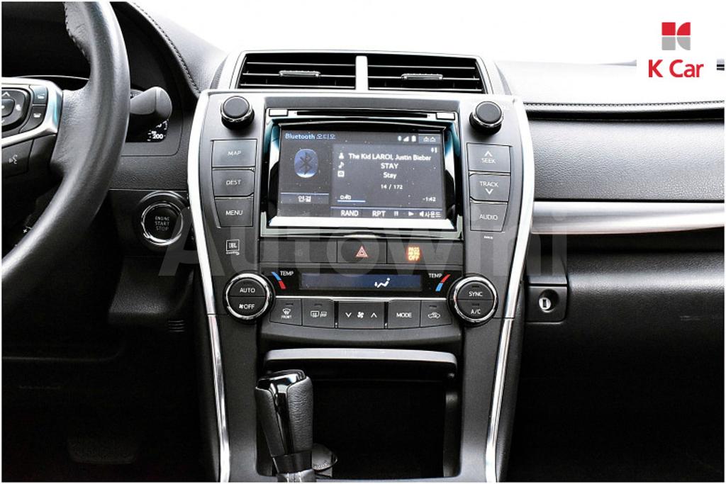2017 TOYOTA  CAMRY 2.5 XLE - 8