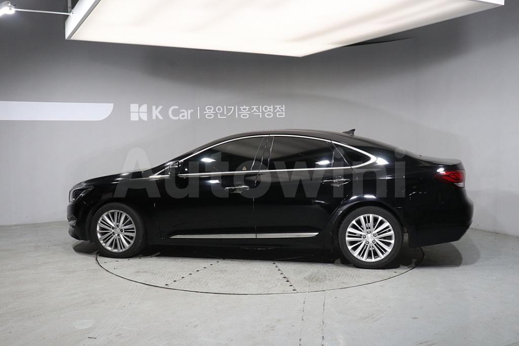 KMHFM411BFA007556 2015 HYUNDAI ASLAN G300 MORDERN-4