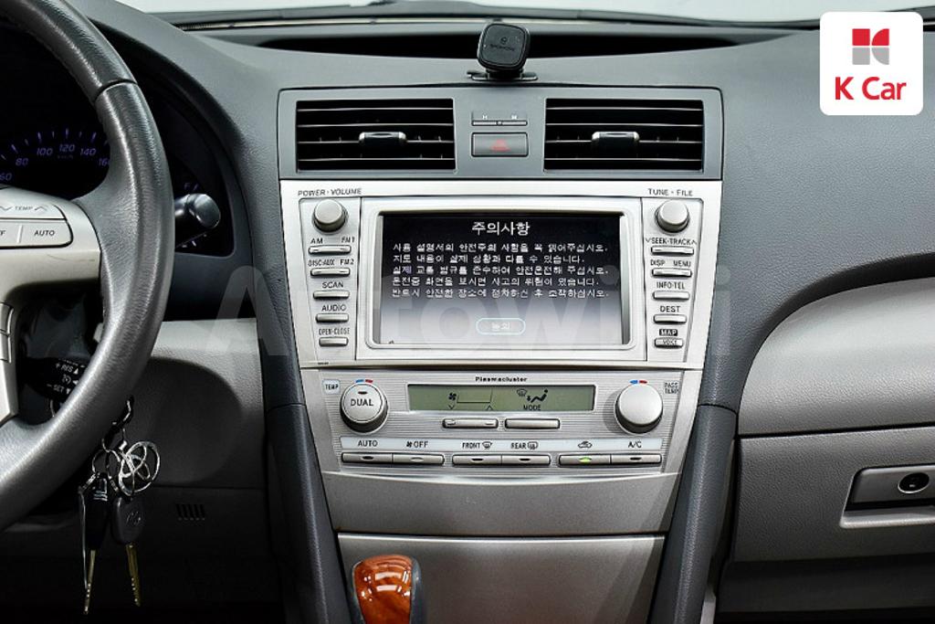 2011 TOYOTA CAMRY XLE - 8