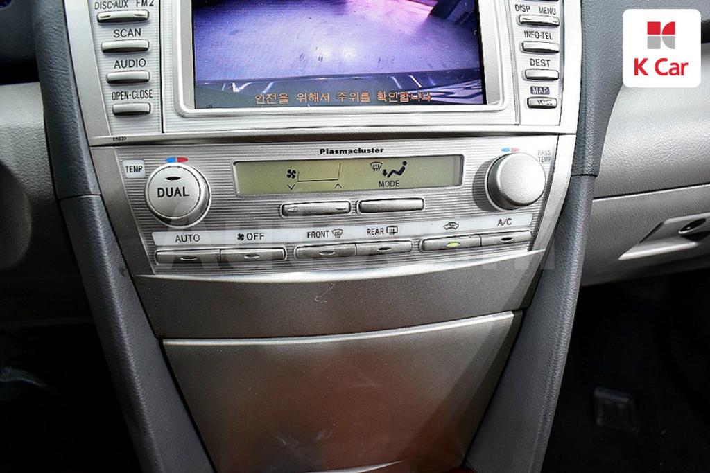 2011 TOYOTA CAMRY XLE - 10