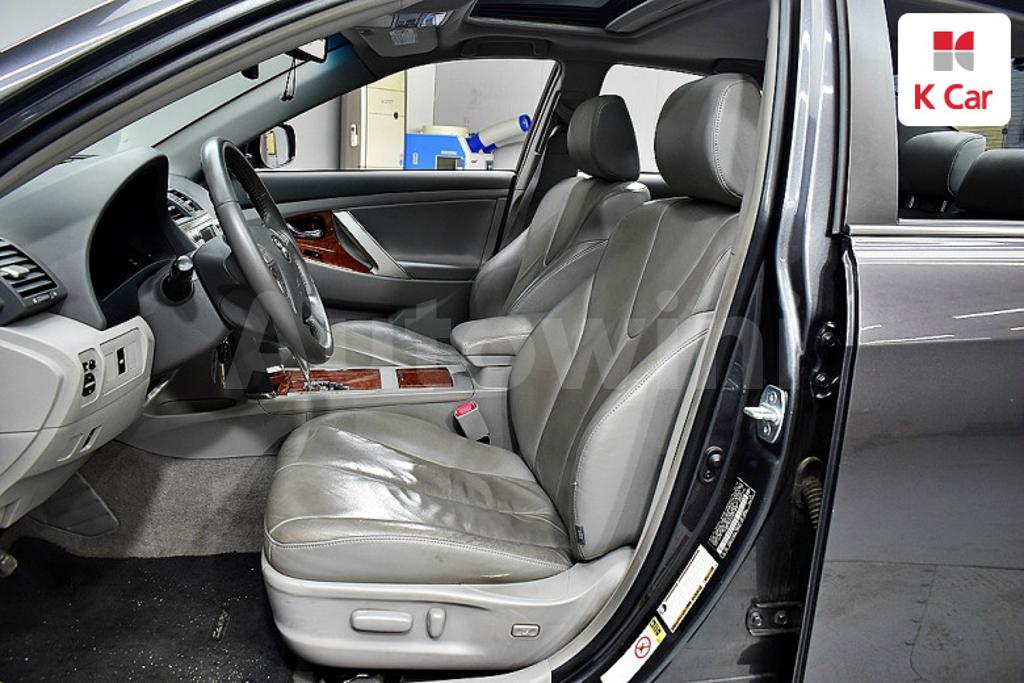 2011 TOYOTA CAMRY XLE - 16