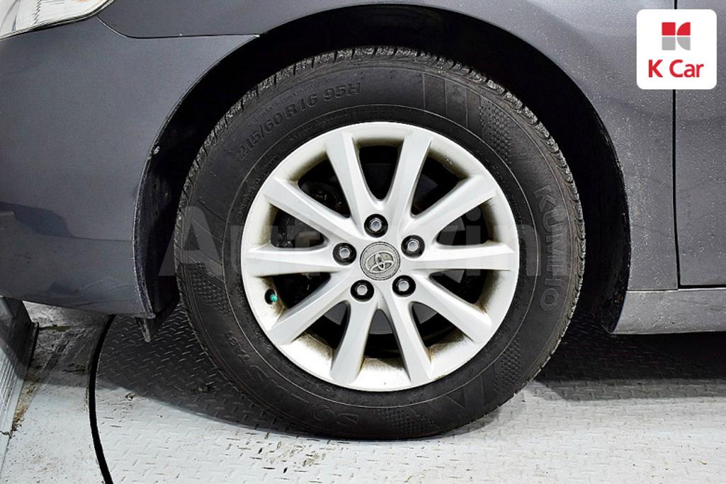 2011 TOYOTA CAMRY XLE - 19