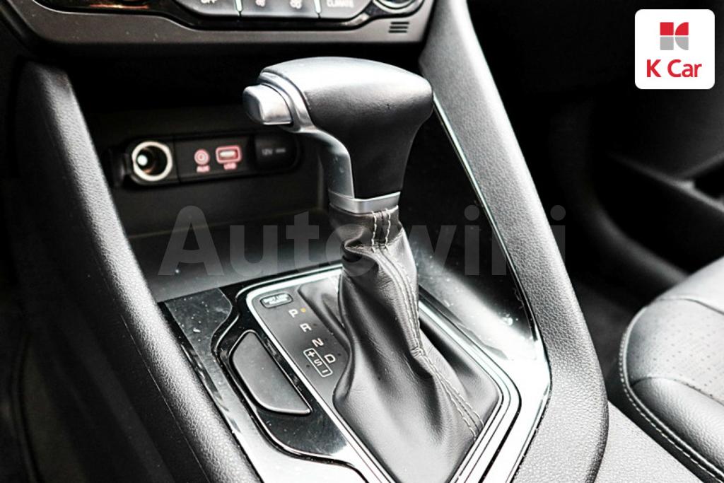 2017 KIA NIRO PRESTIGE - 11