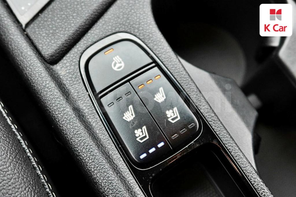 2017 KIA NIRO PRESTIGE - 12