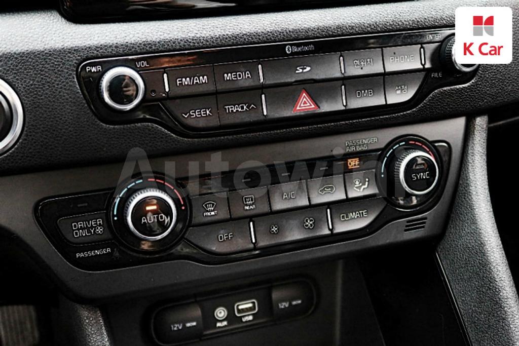 2017 KIA NIRO PRESTIGE - 13