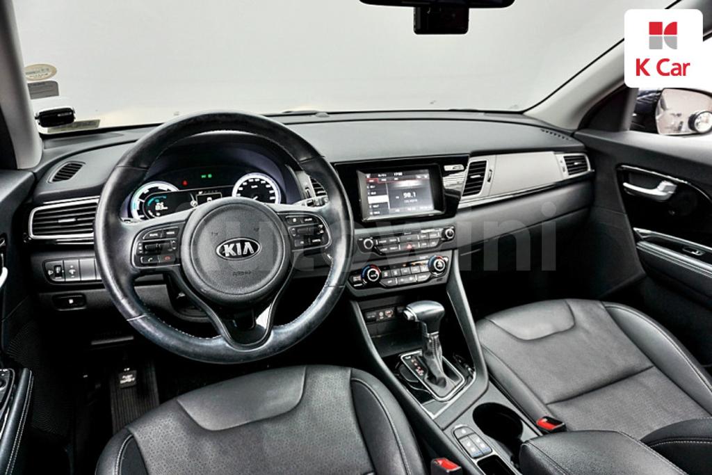 2017 KIA NIRO PRESTIGE - 9