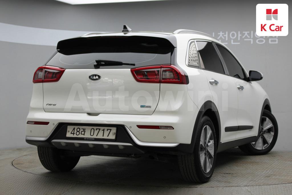 KNACB81CGHA004944 2017 KIA NIRO PRESTIGE-1