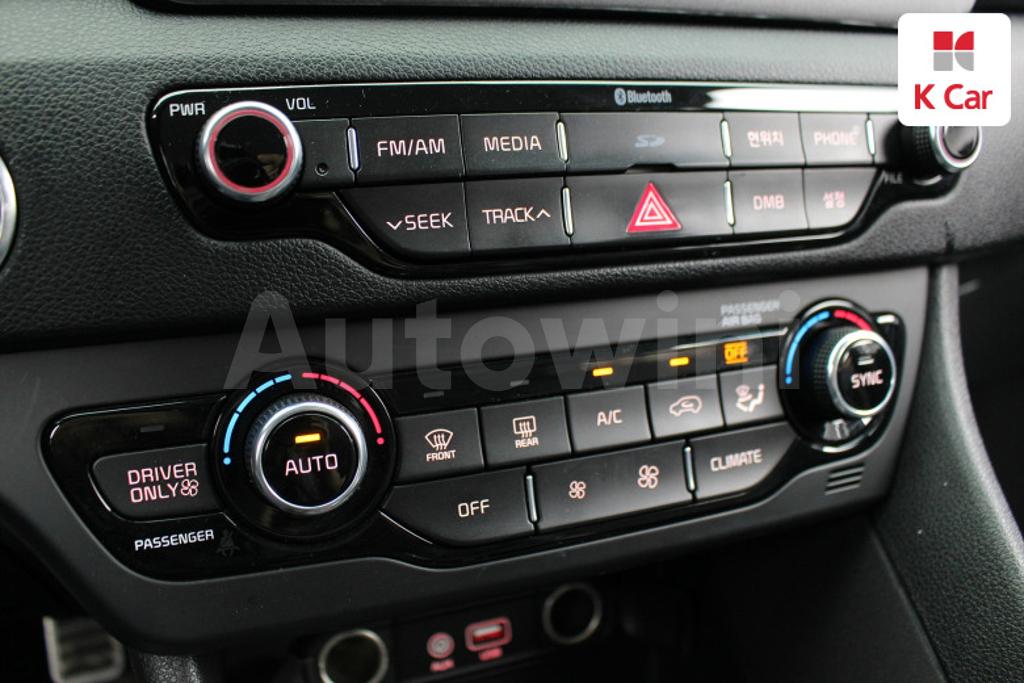 2017 KIA NIRO PRESTIGE - 9