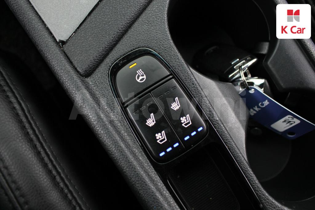 2017 KIA NIRO PRESTIGE - 11
