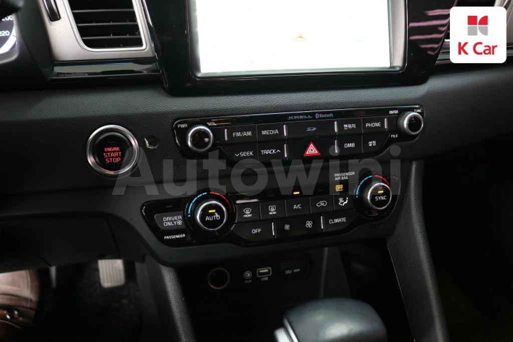 2017 KIA NIRO PRESTIGE - 9
