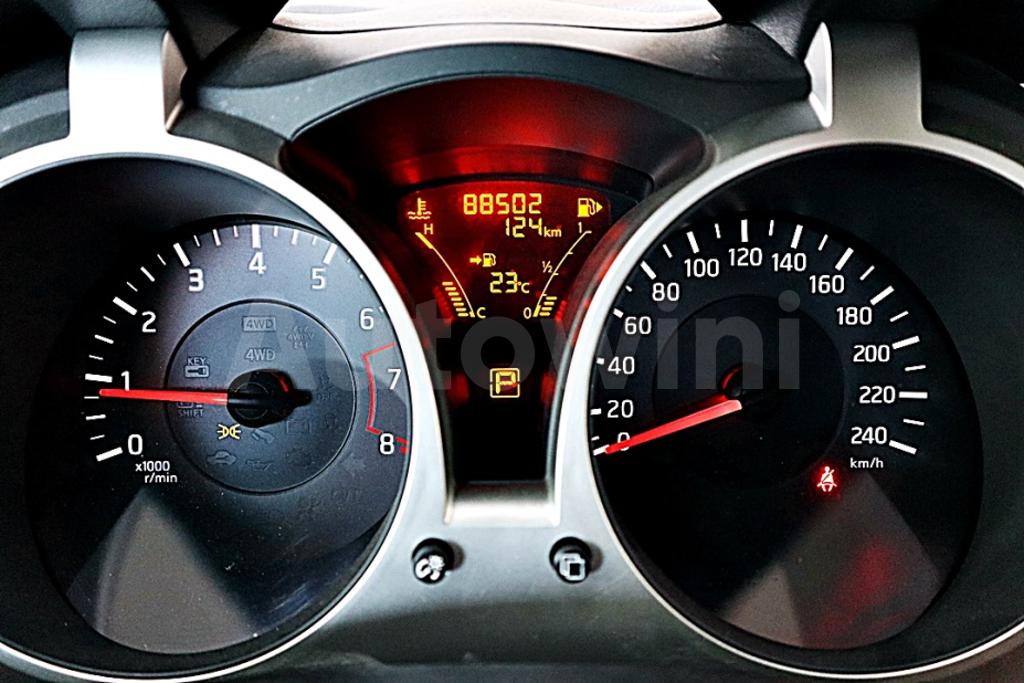 2014 NISSAN JUKE 1.6 SV - 25