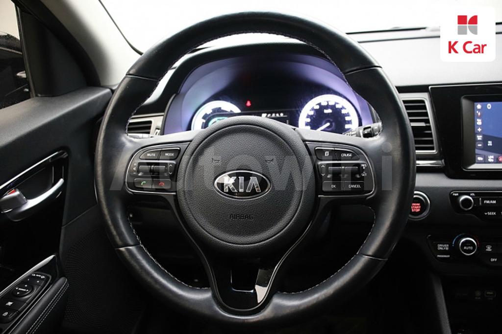2017 KIA NIRO PRESTIGE - 8
