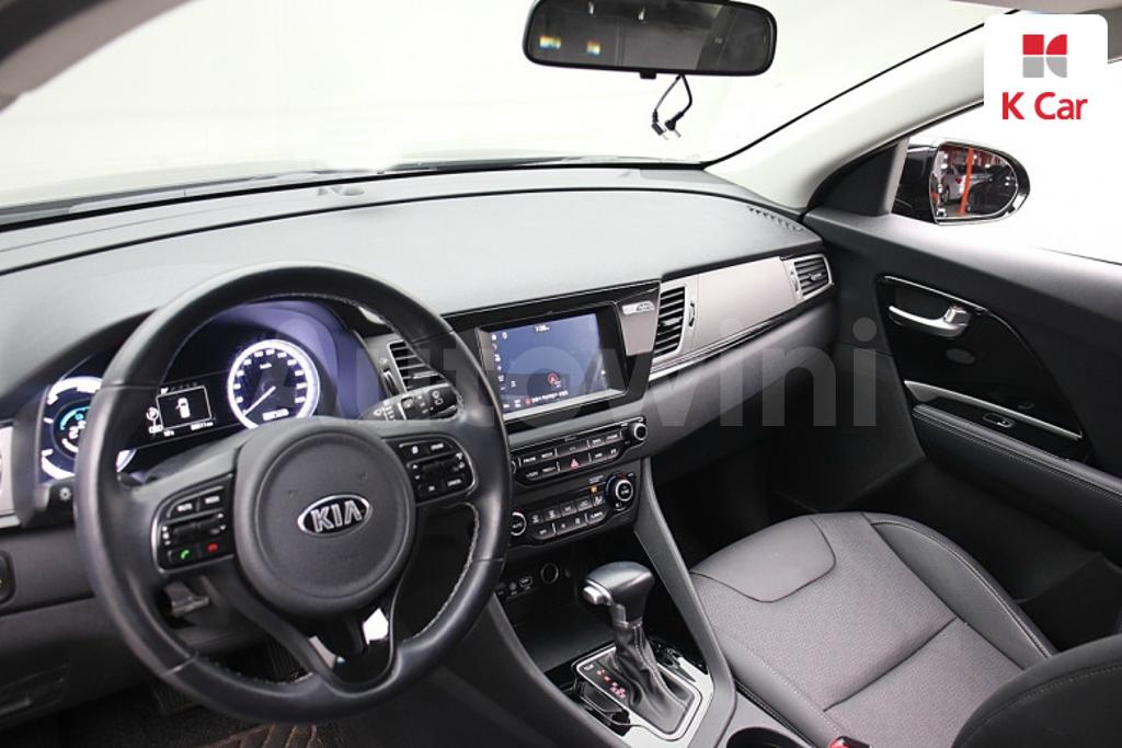 2017 KIA NIRO PRESTIGE - 10