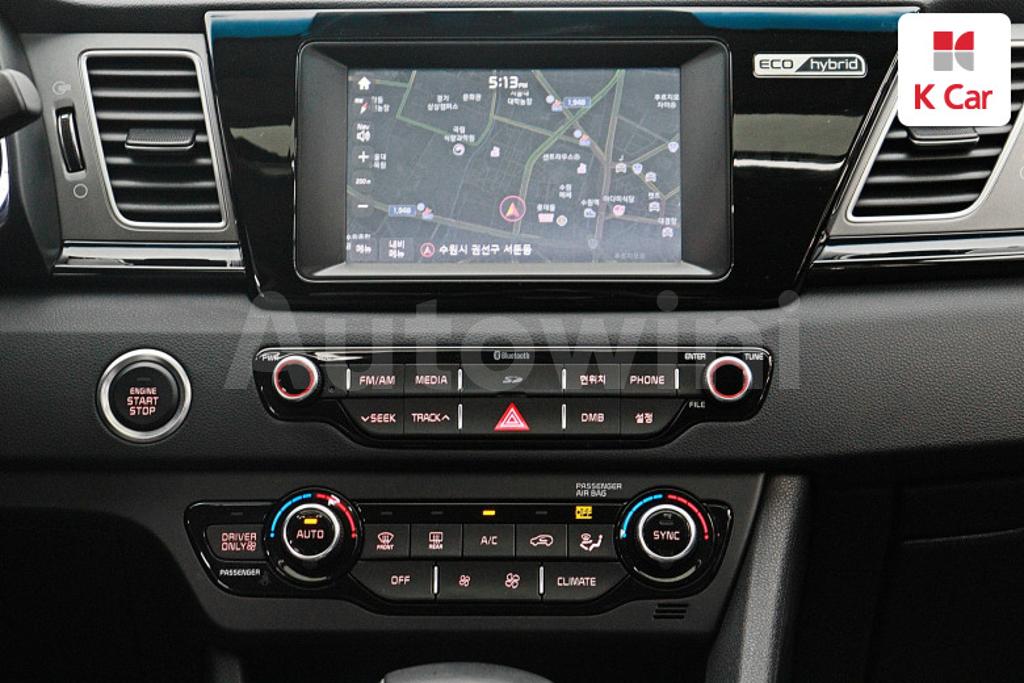 2017 KIA NIRO PRESTIGE - 9
