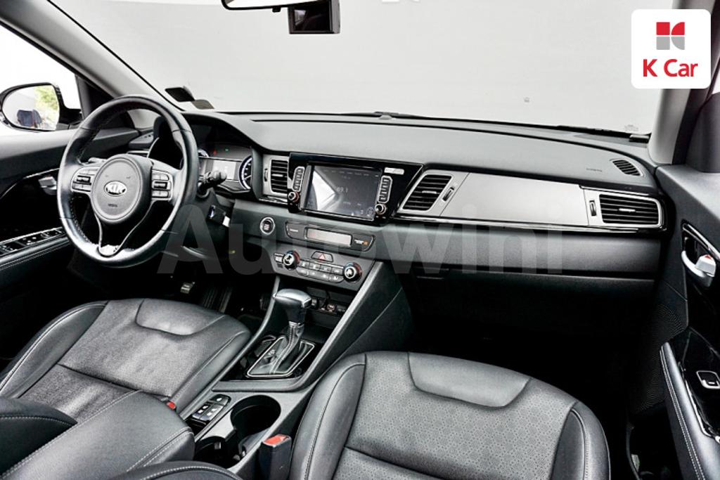 2017 KIA NIRO PRESTIGE - 8