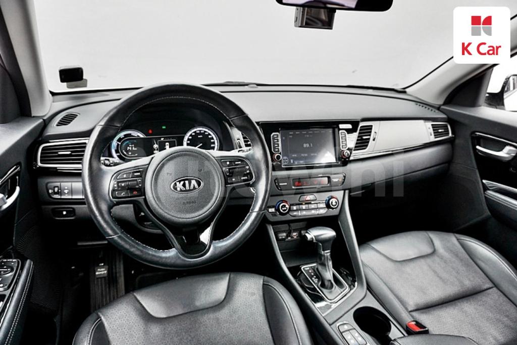 2017 KIA NIRO PRESTIGE - 9