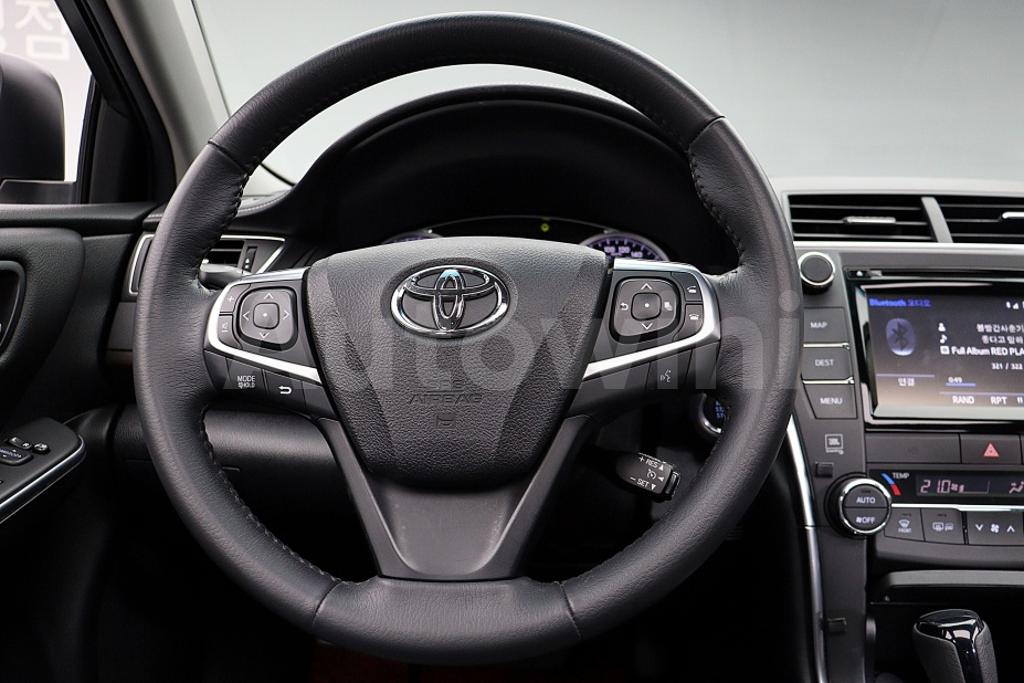 2017 TOYOTA  CAMRY 2.5 XLE - 24