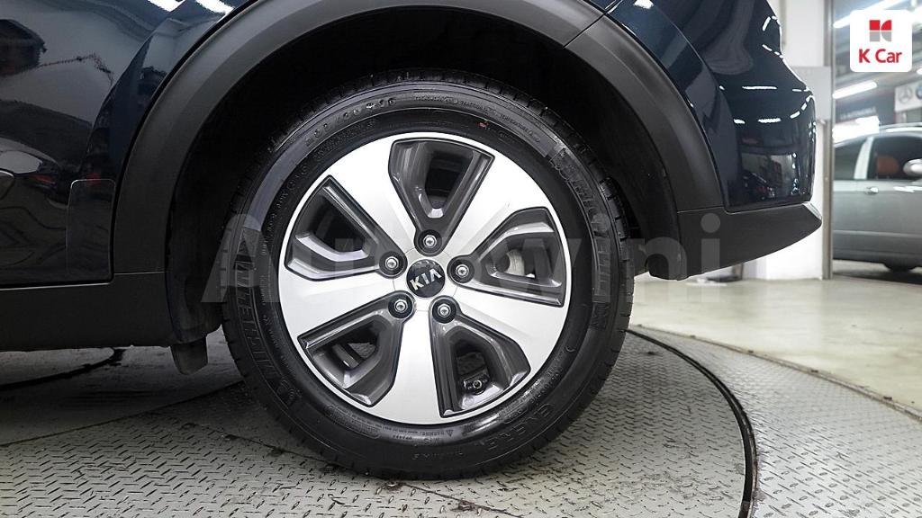 KNACB81CGHA030528 2017 KIA NIRO PRESTIGE-5