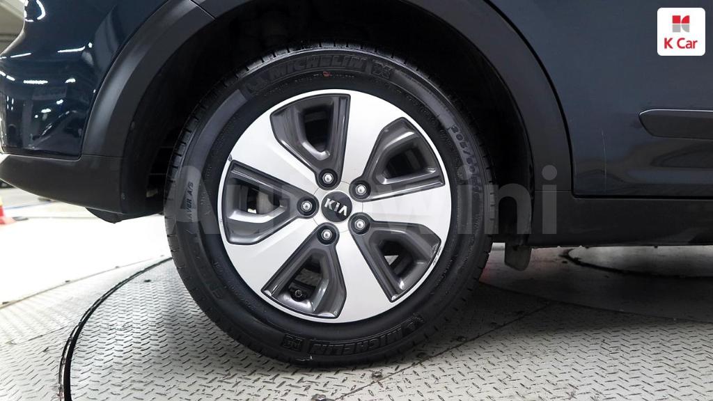 2017 KIA NIRO PRESTIGE - 8
