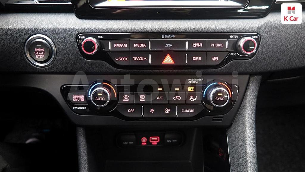 2017 KIA NIRO PRESTIGE - 27