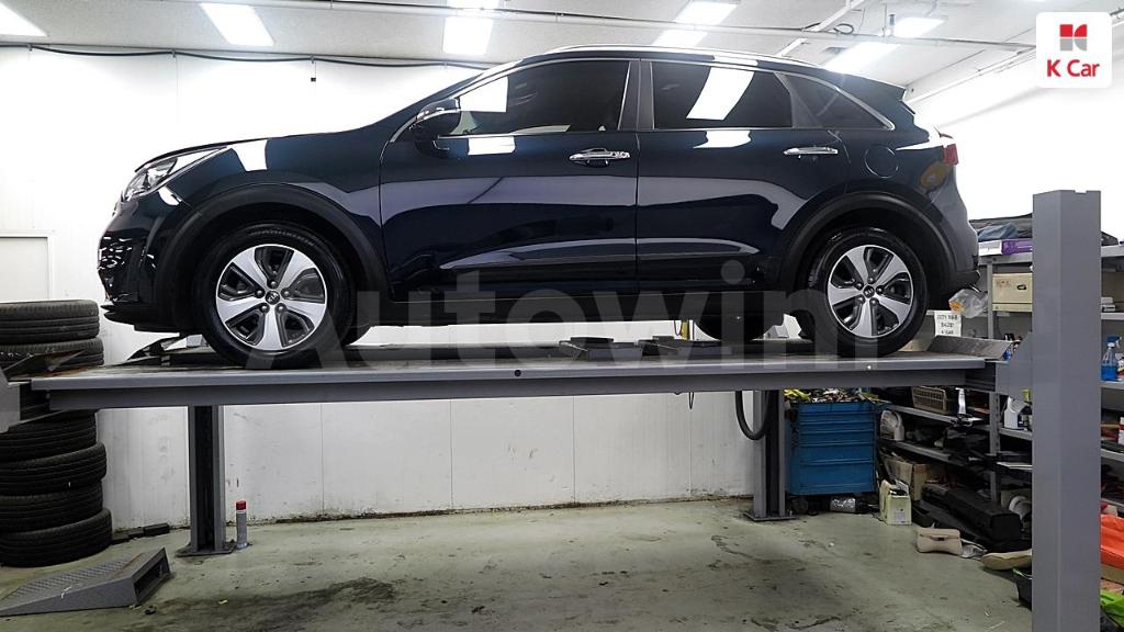 2017 KIA NIRO PRESTIGE - 30