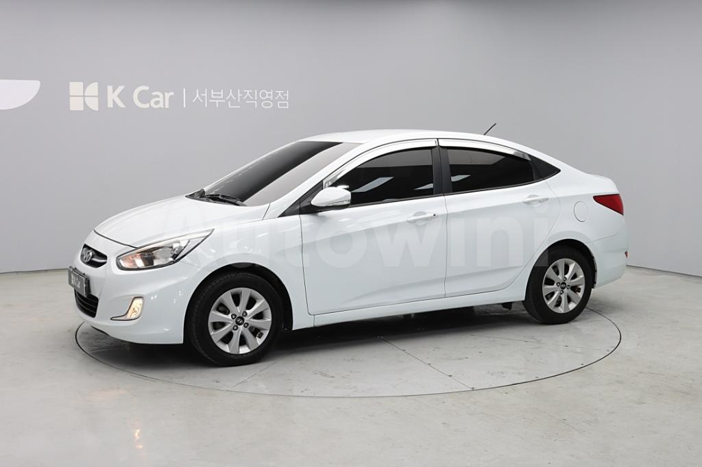 KMHCT41BEHU322567 2017 HYUNDAI ACCENT  1.4 VVT MORDERN-2