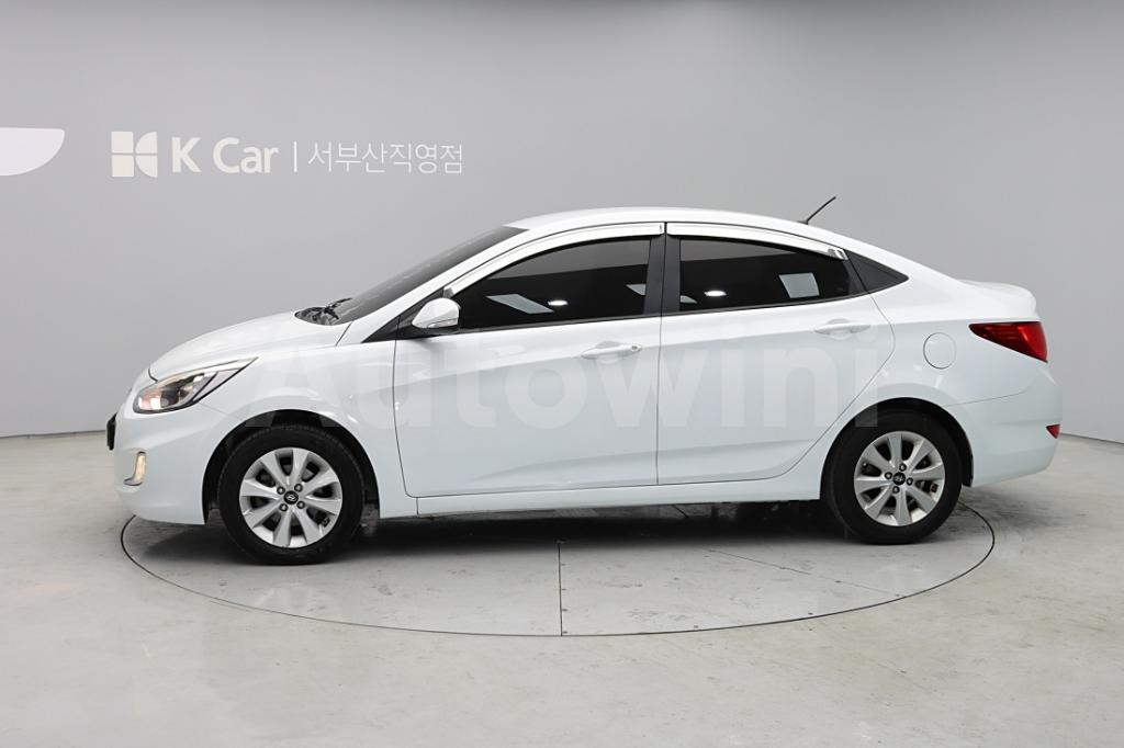 KMHCT41BEHU322567 2017 HYUNDAI ACCENT  1.4 VVT MORDERN-3