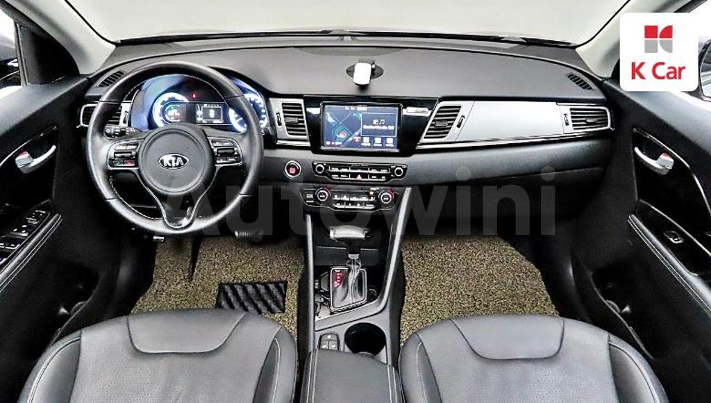 2017 KIA NIRO PRESTIGE - 11