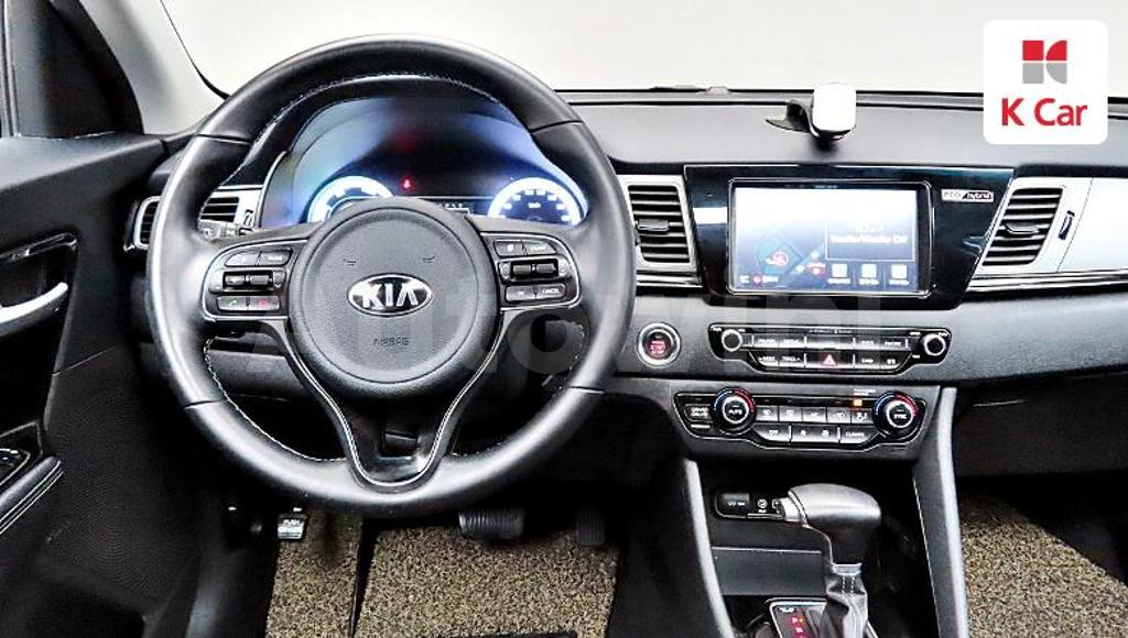 2017 KIA NIRO PRESTIGE - 18