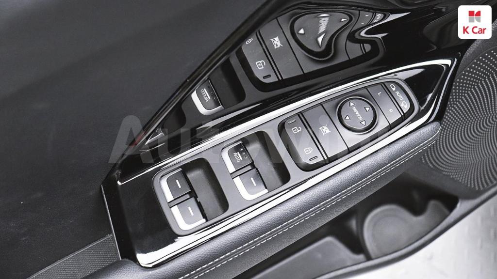 2018 KIA NIRO PRESTIGE - 32
