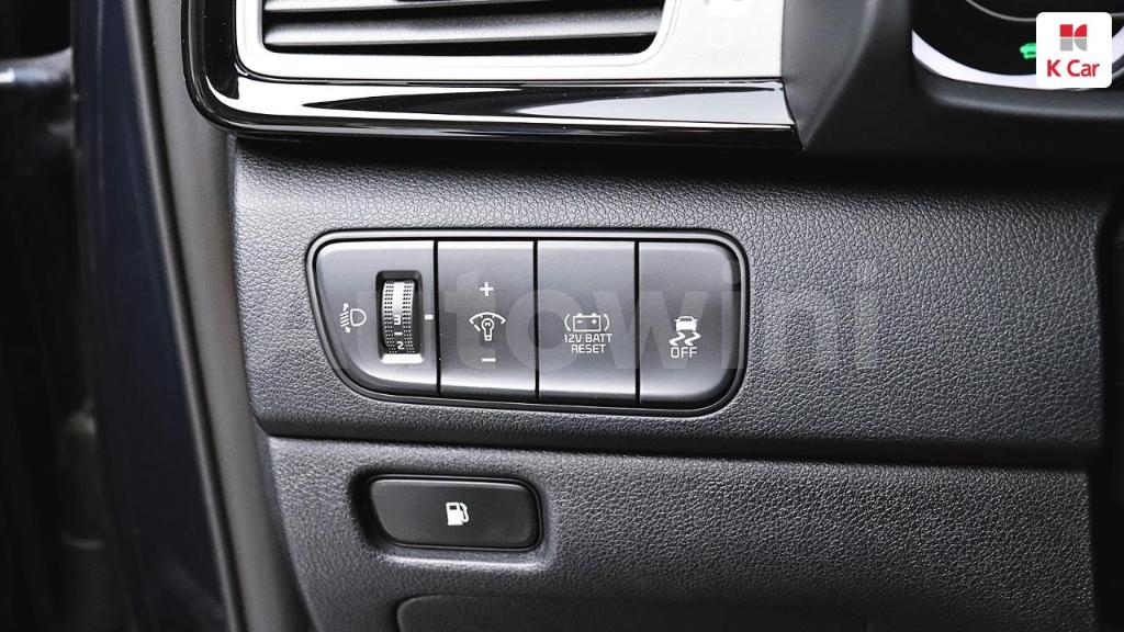 2018 KIA NIRO PRESTIGE - 36
