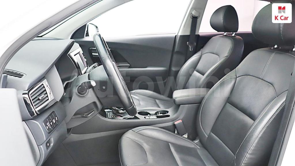 2018 KIA NIRO PRESTIGE - 10
