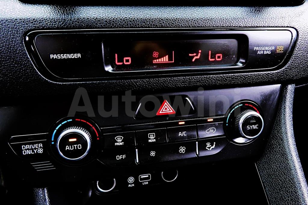 2017 KIA NIRO PRESTIGE - 21