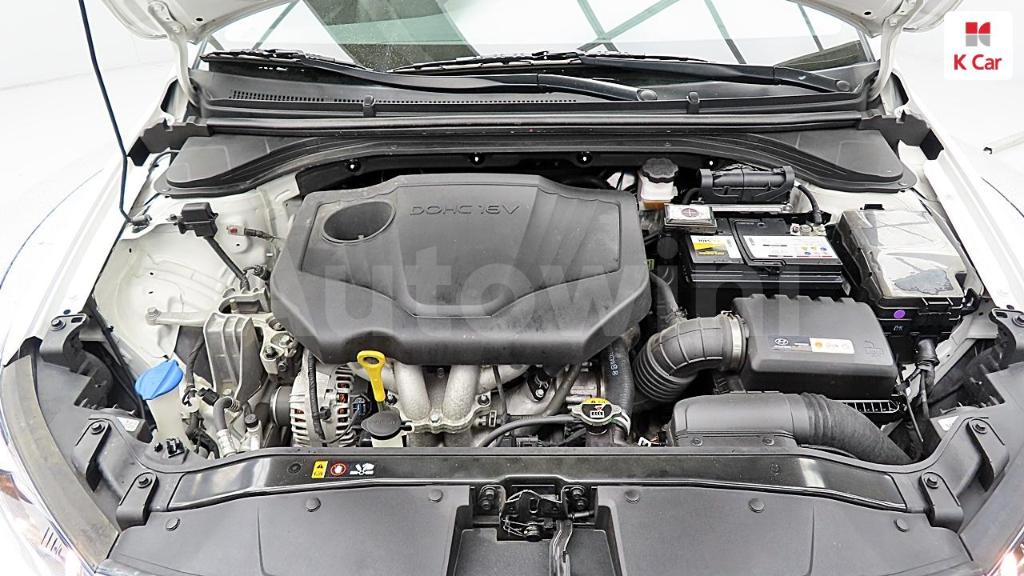 2018 HYUNDAI AVANTE AD ELANTRA 1.6 LPI STYLE() - 9